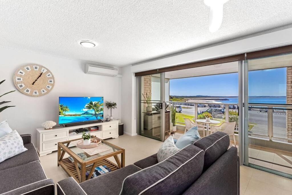 Apartment Waves On North, El Sandi 4, Beachfront Getaway Forster
