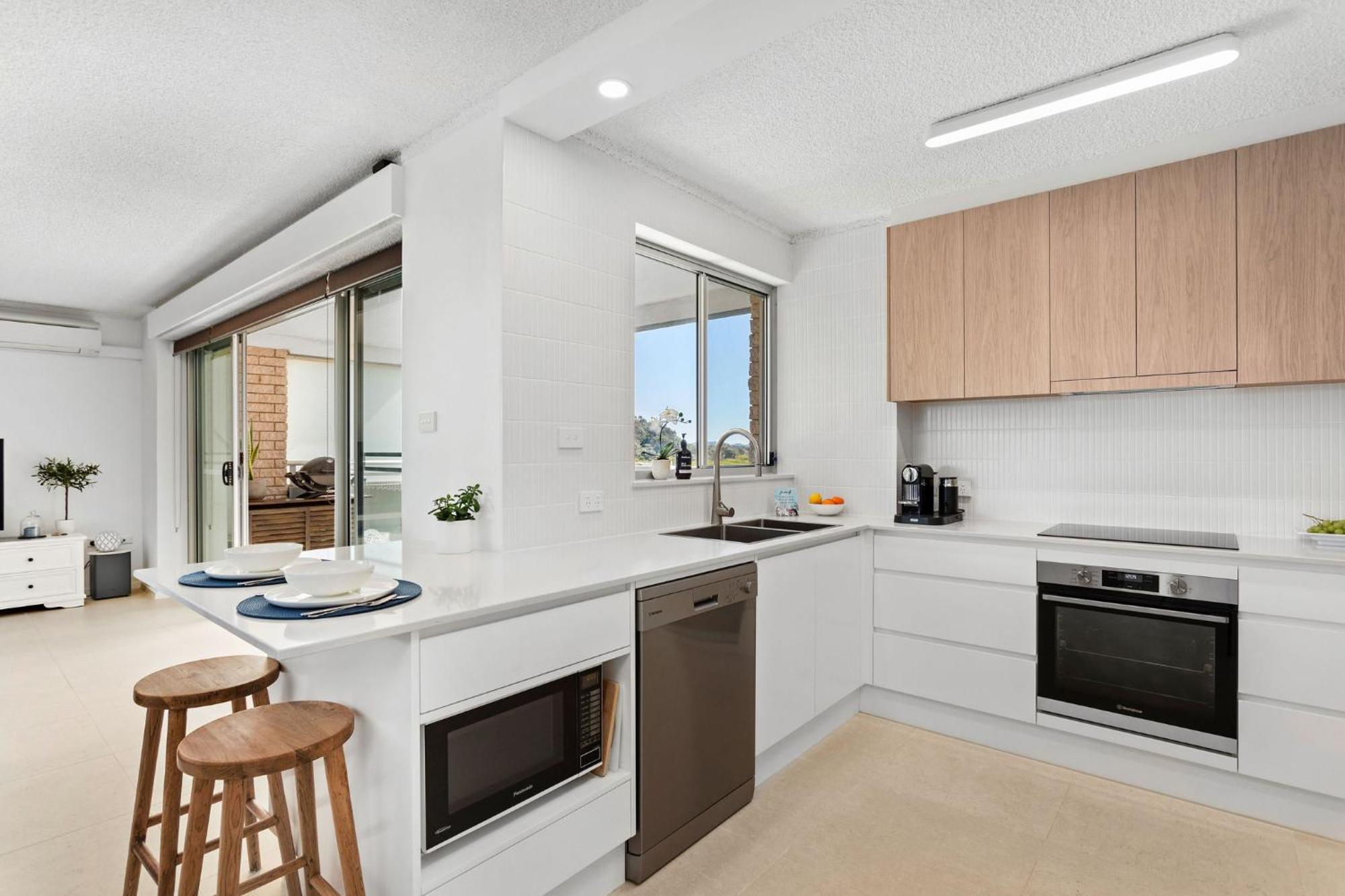 Waves On North, El Sandi 4, Beachfront Getaway Apartment Forster